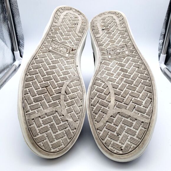 Athletic_Shoes